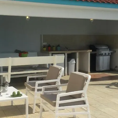 Sunny Holiday Home With Private Pool 招待所 Šmrika