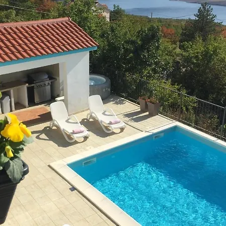 Sunny Holiday Home With Private Pool * Šmrika