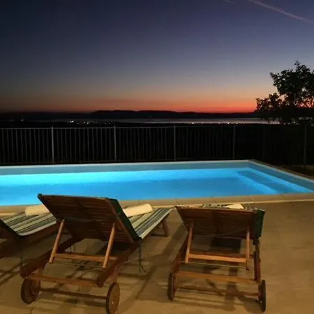 Sunny Holiday Home With Private Pool Smrika