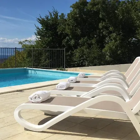 Sunny Holiday Home With Private Pool Гостевой дом *