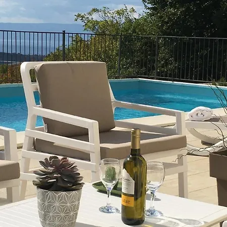 Sunny Holiday Home With Private Pool Гостевой дом *