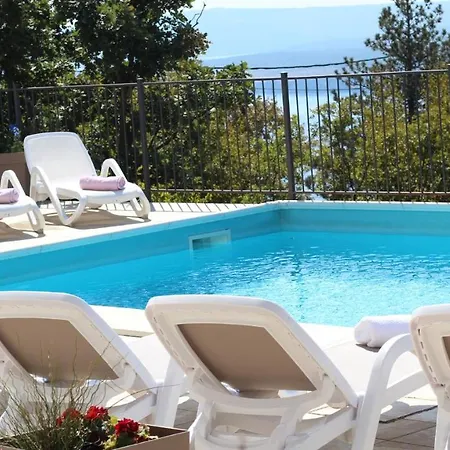 Sunny Holiday Home With Private Pool Шмрика