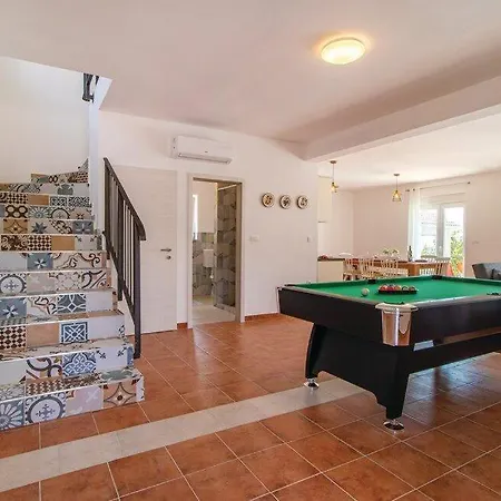 Гостевой дом Sunny Holiday Home With Private Pool Шмрика