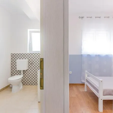 Sunny Holiday Home With Private Pool * Шмрика