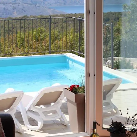 Sunny Holiday Home With Private Pool Шмрика