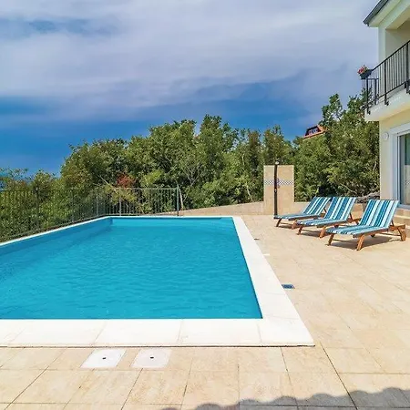 Sunny Holiday Home With Private Pool Шмрика