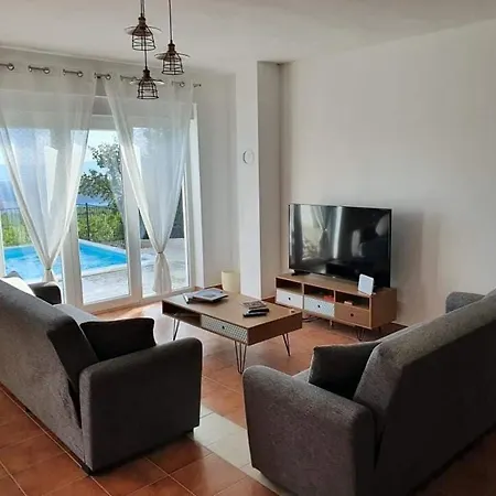 Гостевой дом Sunny Holiday Home With Private Pool Шмрика