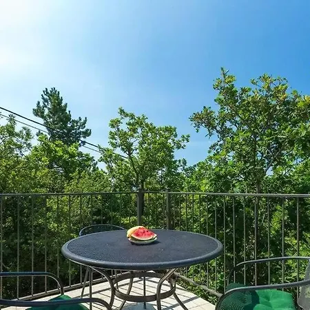 Sunny Holiday Home With Private Pool Гостевой дом *