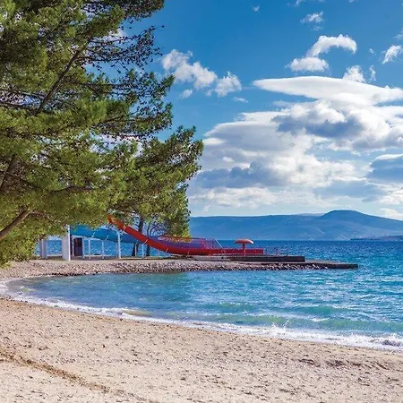 Sunny Holiday Home With Private Pool Шмрика