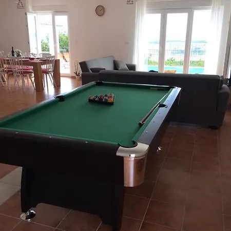 Sunny Holiday Home With Private Pool Гостевой дом